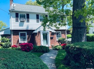243 E Maujer St, Valley Stream, NY 11580
