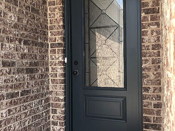 3rd image of 692 Jennifer Dr