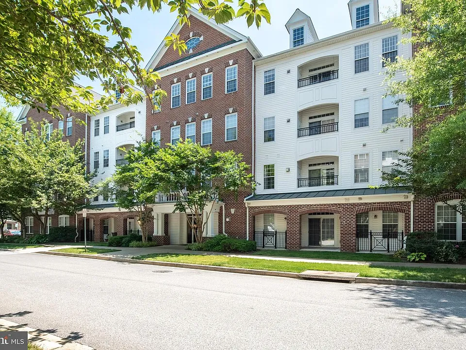 5800 Clipper Ct #104