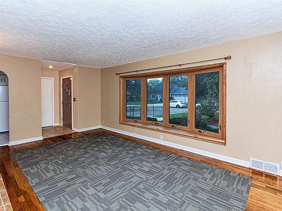 5th image of 3923 Pioneer Dr