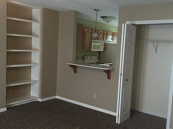 4th image of 890 Tremont St