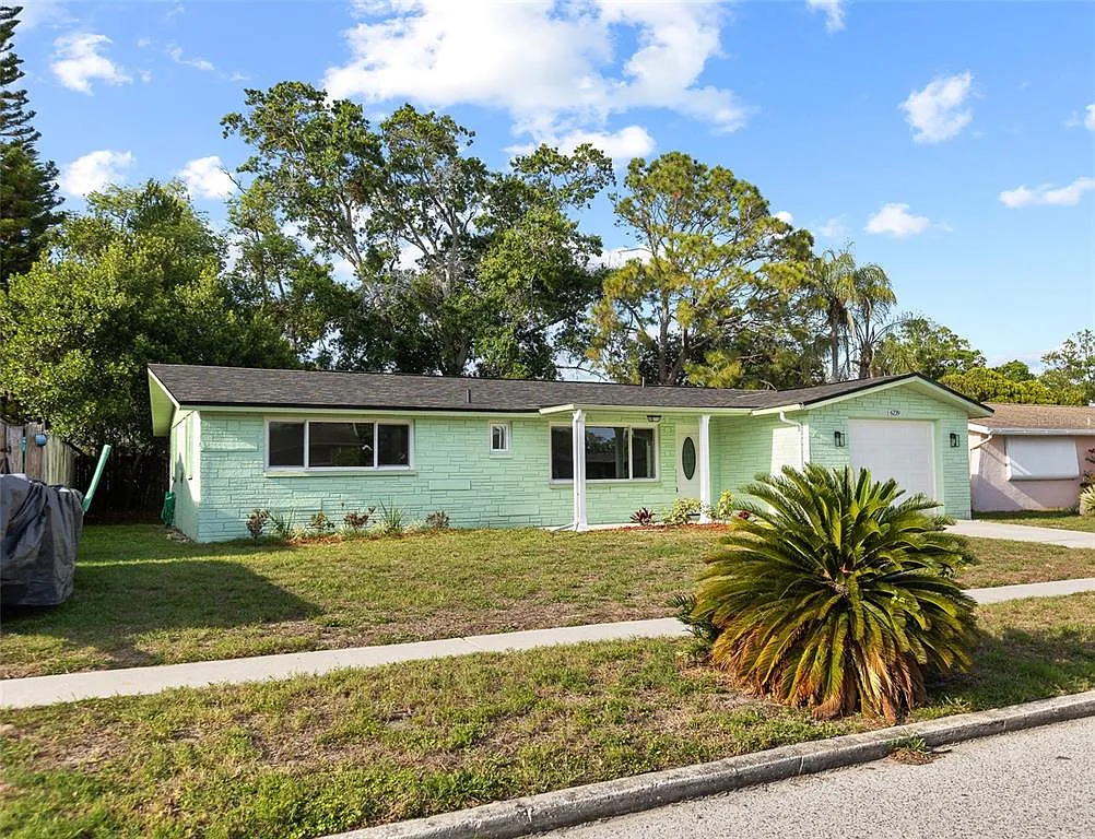 3 bed, 2.0 bath, 1344 sqft, $1,950 — Photo 2