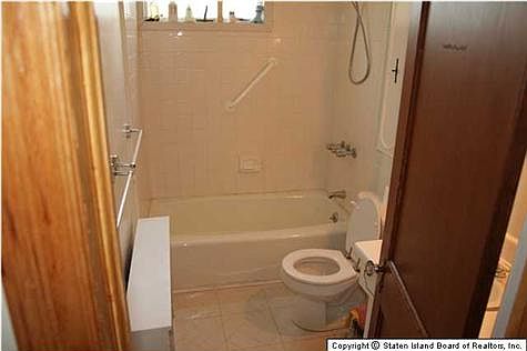 4th image of 188 Clermont Pl