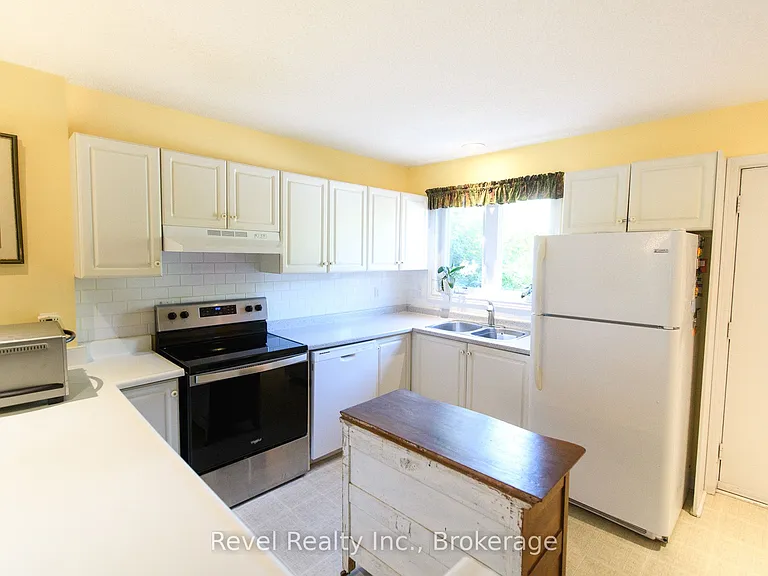 145 Fairway Cres #51 — Photo 2