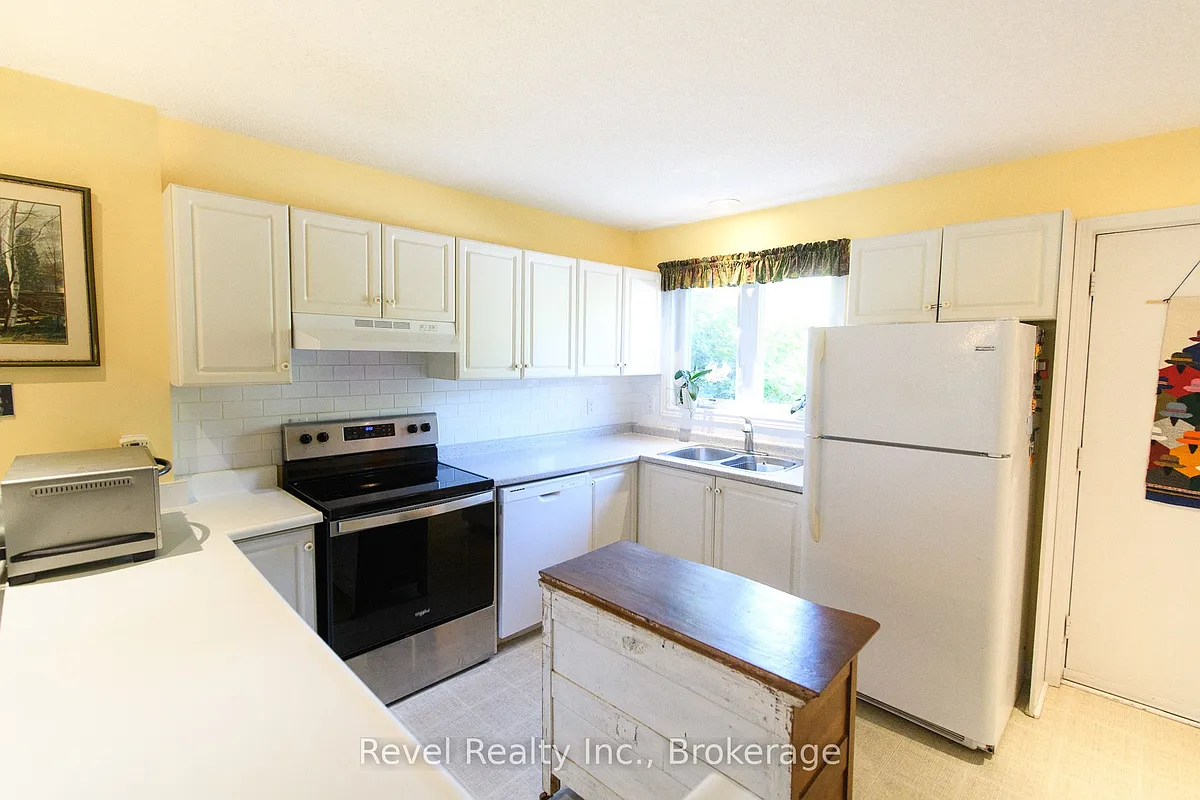 Building Photo - 145 Fairway Cres #51