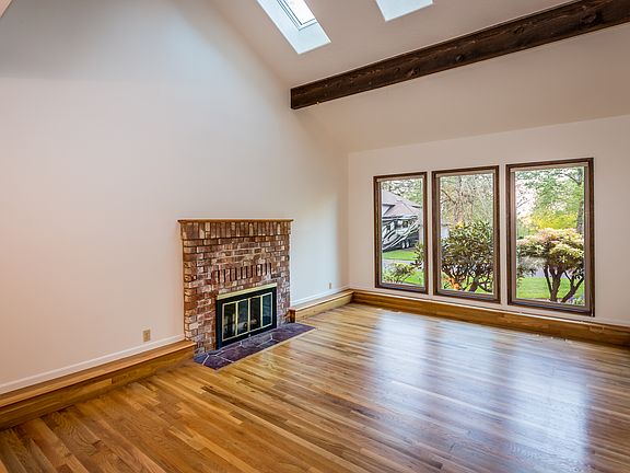 3rd image of 5042 Picadilly Cir NW