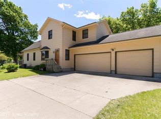 355 N Chestnut Ave, Earlham, IA 50072