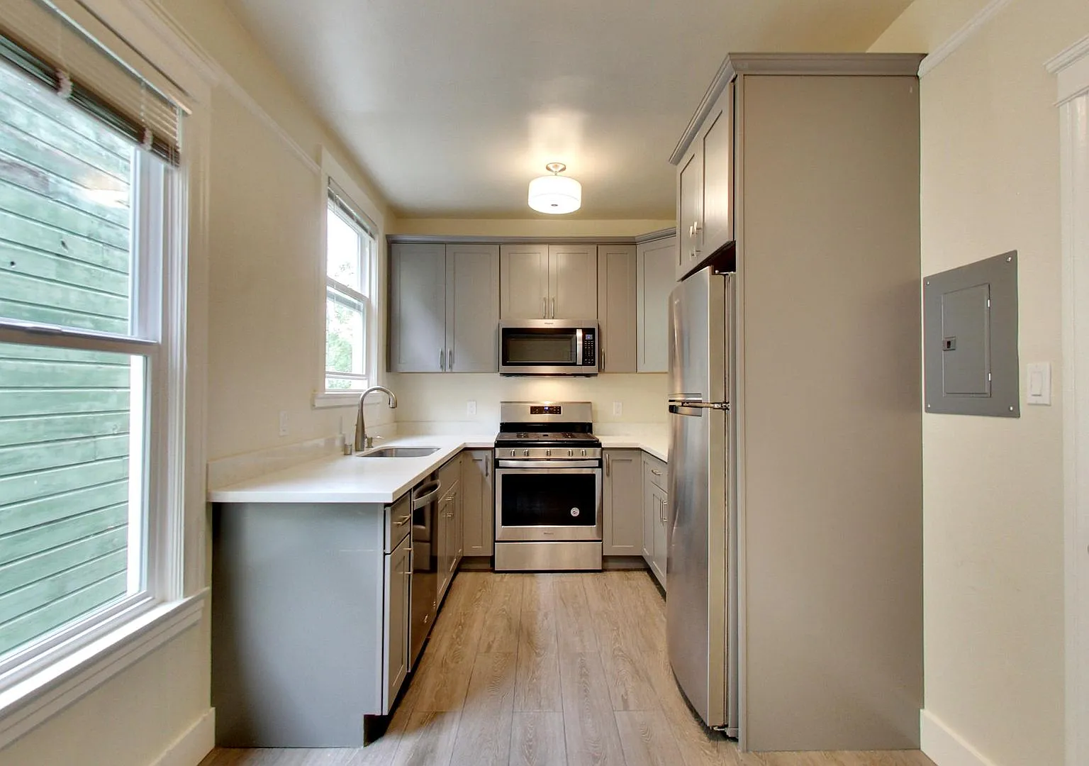 830 Hayes Street (1321R) — Photo 3