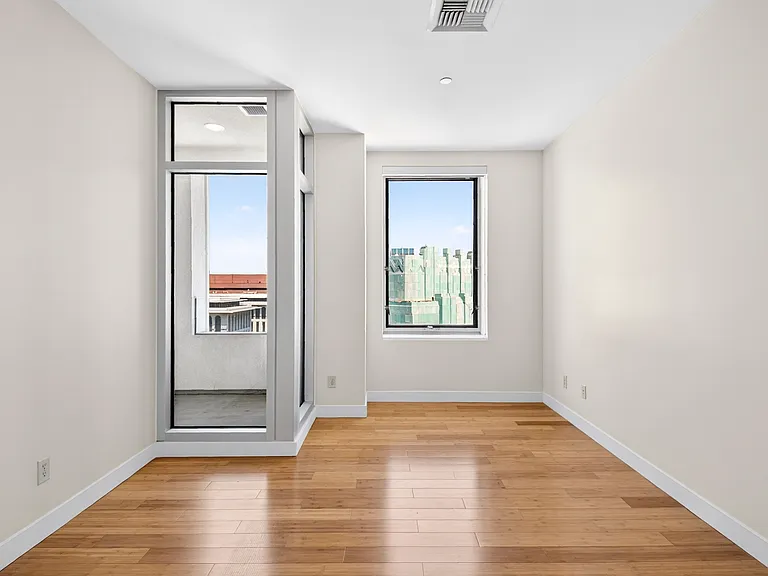 3810 Wilshire Blvd #1405 — Photo 18