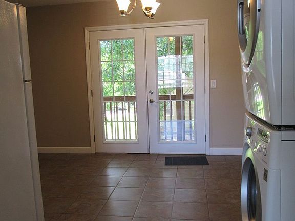 3rd image of 203 Glenwood Ln APT 4