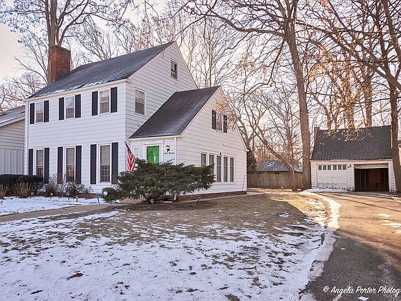 2nd image of 419 Glendenning Pl