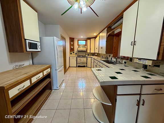 5th image of 3705 N Beyer Rd