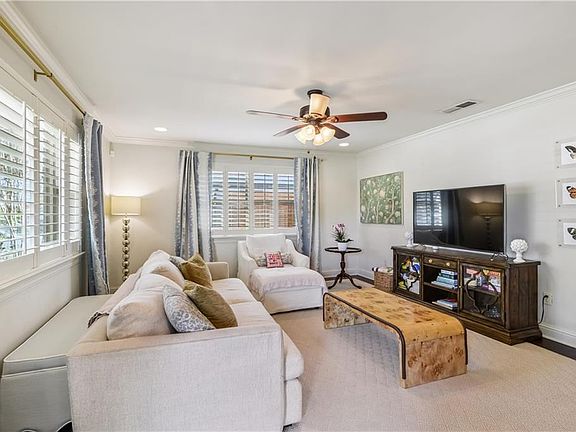 4th image of 936 Elmeer Ave