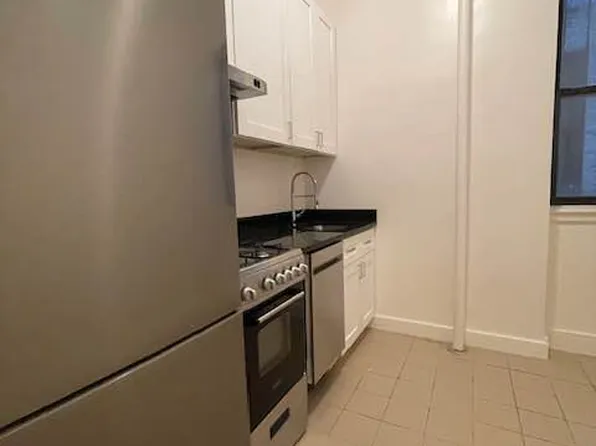 78 Manhattan Avenue image 6 of 11