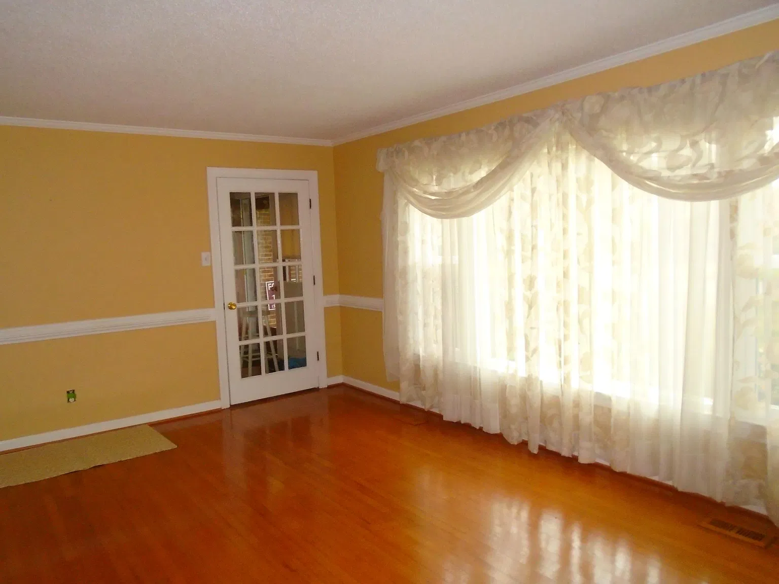 4 bed, 2.5 bath, 1892 sqft, $1,850 — Photo 4