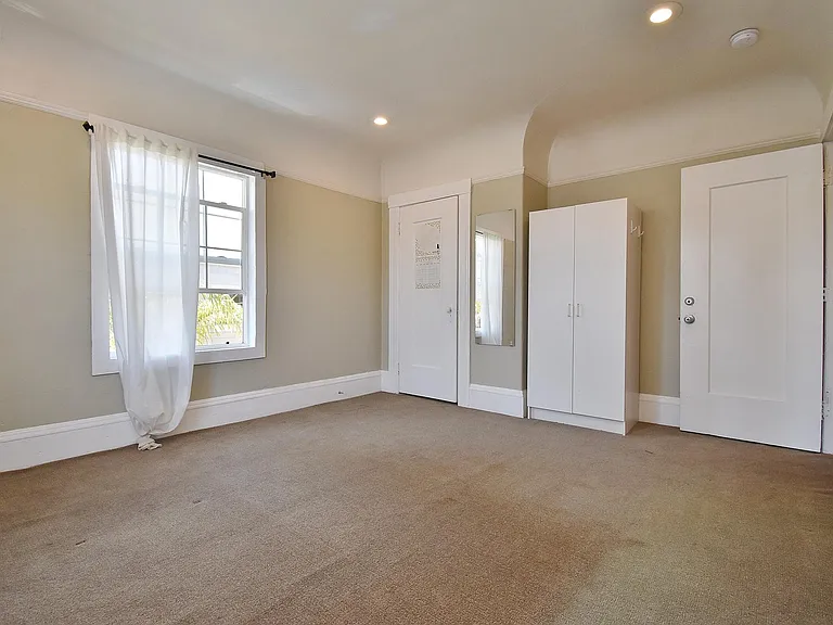2214 Ashby Ave — Photo 4