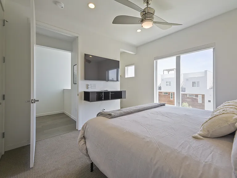 1731 King St #1731 — Photo 5