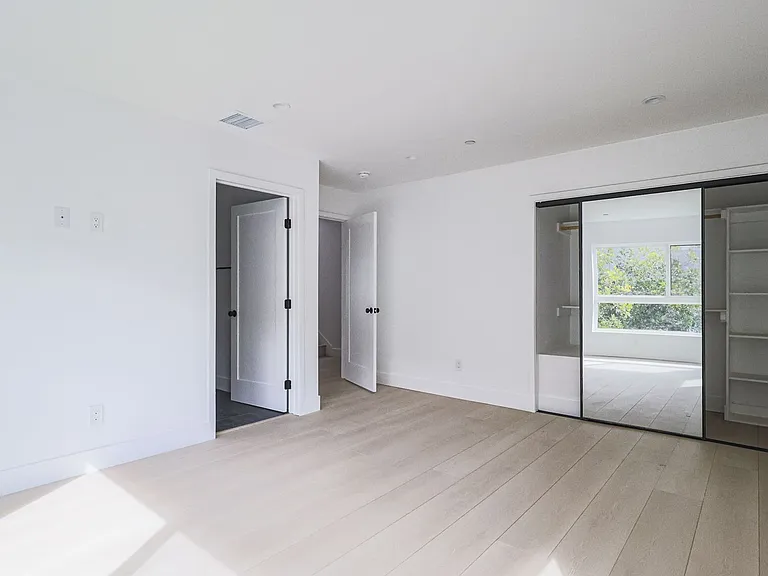 New Construction Luxury 4 Bed Townhomes With Roof Decks — Photo 68