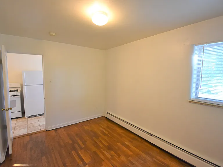 875 20th St #1 — Photo 10