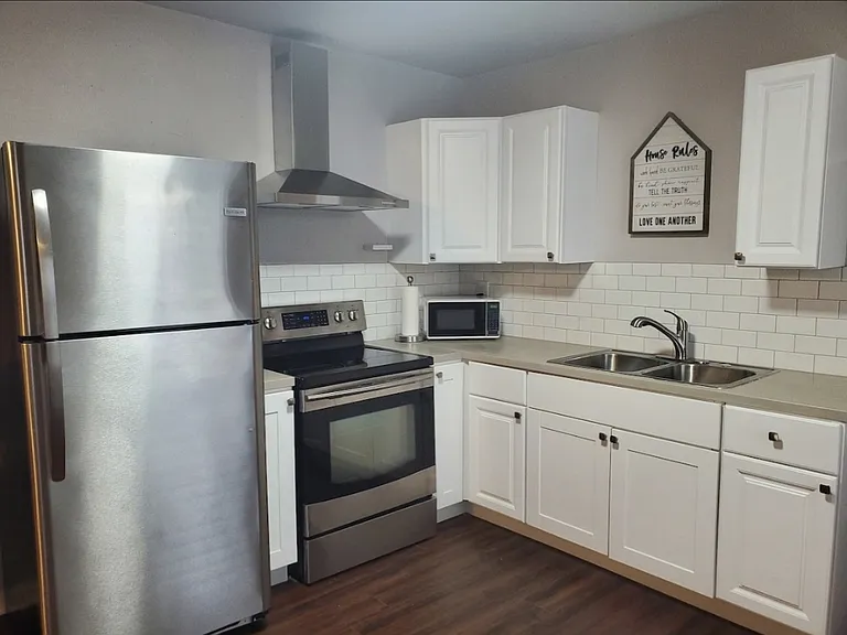 427 Princeton Ave — Photo 2