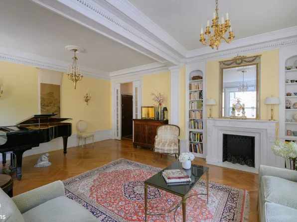 258 Riverside Drive image 2 of 10