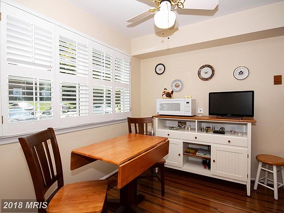 Eat-in kitchen with plantation blinds