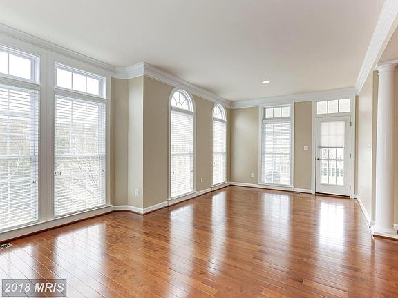 3rd image of 4088 Clovet Dr #33