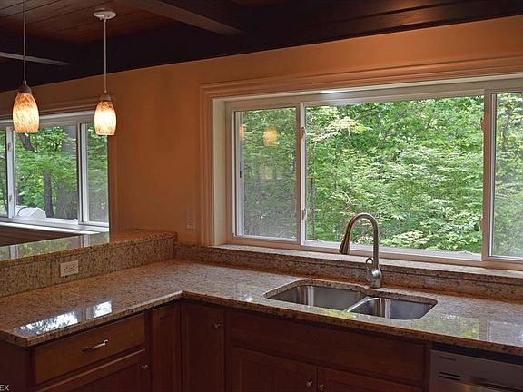 2nd image of 29260 Ashwood Dr
