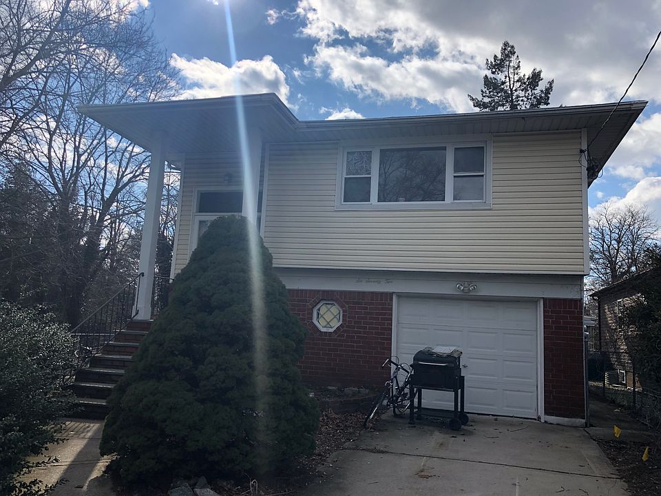 1st image of 672 Nassau Blvd