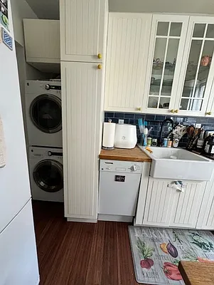 Rented by Akam Sales and Brokerage | media 6