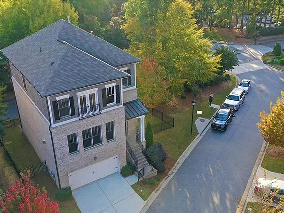 5th image of 925 Canterbury Ln NE