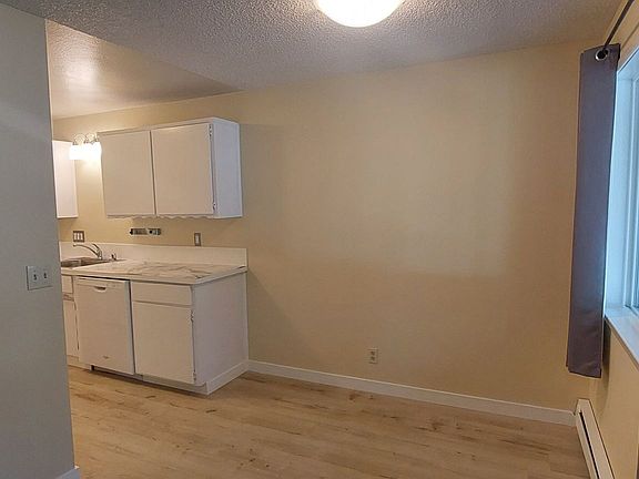 3rd image of 2102 Harris Ave #1