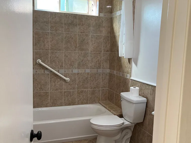 Upgraded tiled bathroom.