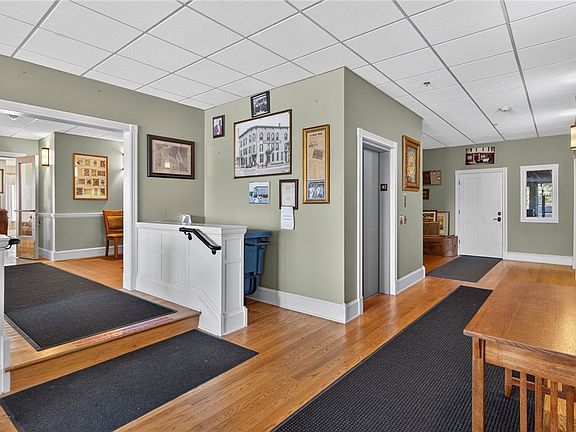 2nd image of 801 W Buffalo St #F