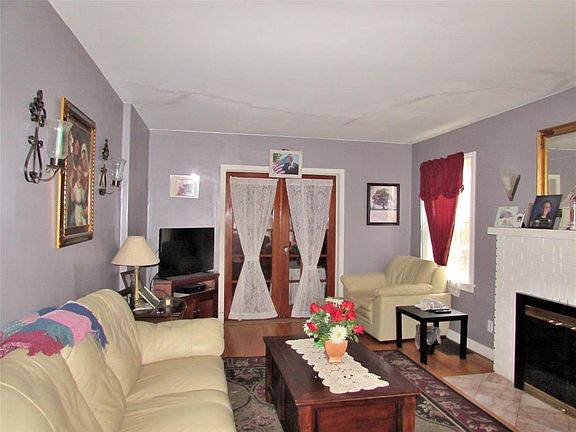 5th image of 11 Kendall Ave