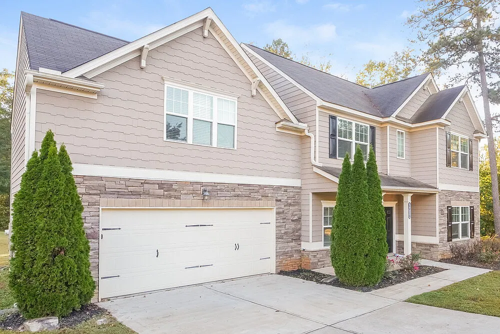 4 bed, 2.5 bath, 2488 sqft, $3,130 — Photo 4