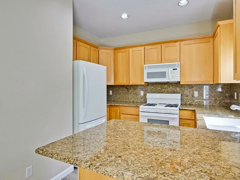 352 Beemer Ave — Photo 22