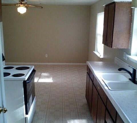 3rd image of 1307 Caladium Dr