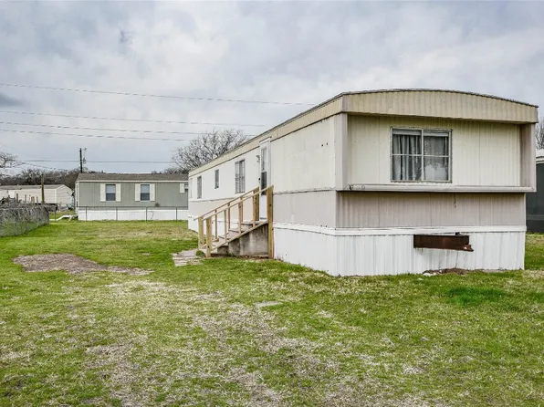 1849 Coral Rd, Azle, TX 76020