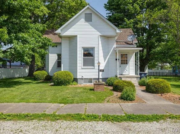 109 W 2nd St S, Mount Olive, IL 62069