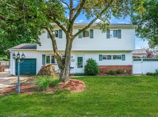 3 Woods Ln, Centereach, NY 11720