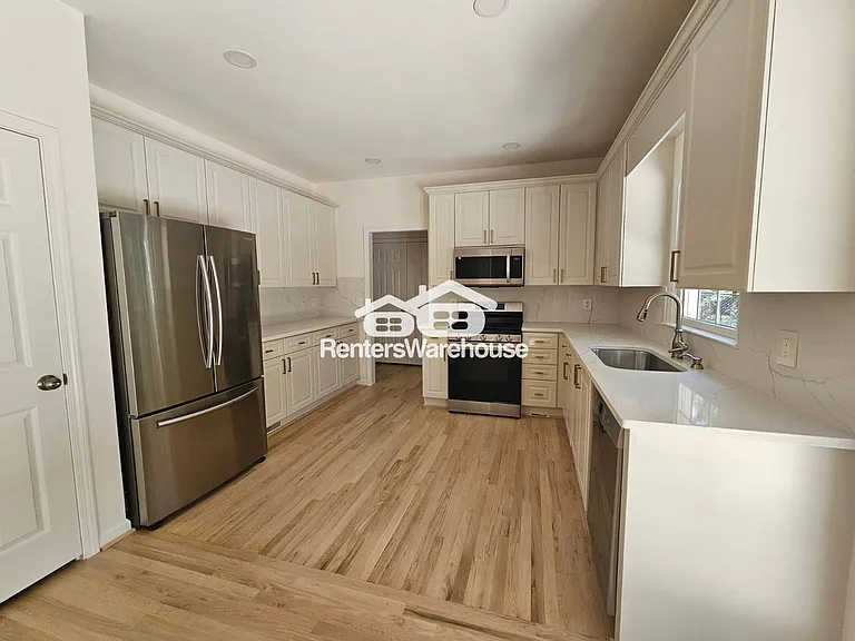 2530 Wellsley Ln — Photo 3