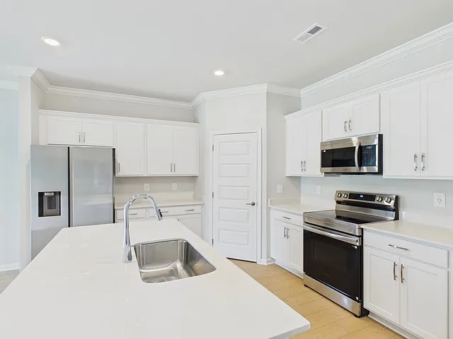 4 bed, 2100 sqft, $1,945 — Photo 2