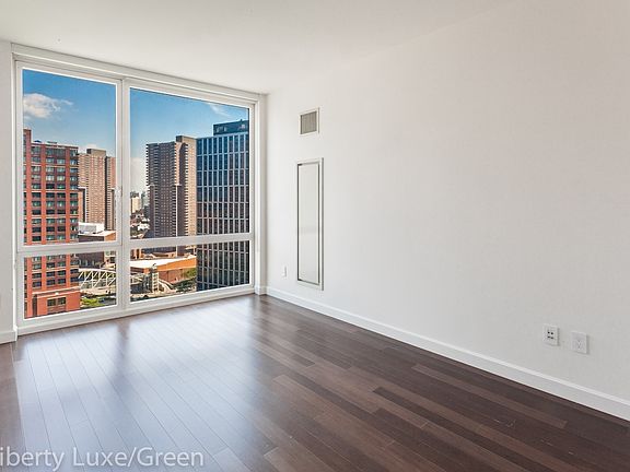 4th image of 200 E End Ave #19C