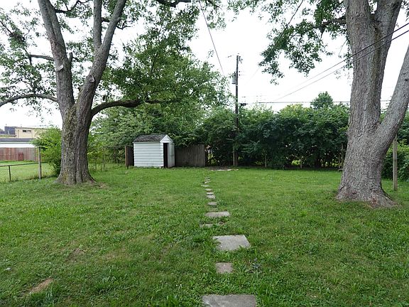 3rd image of 3313 N Locust St