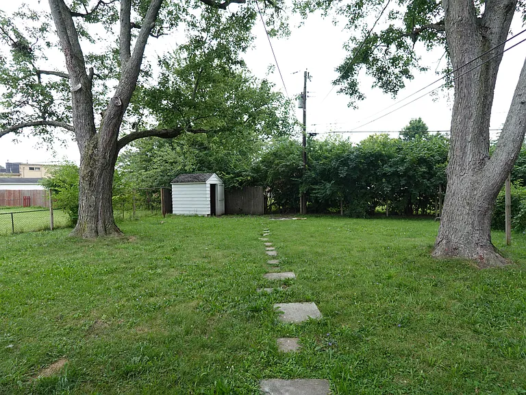 3313 N Locust St — Photo 3