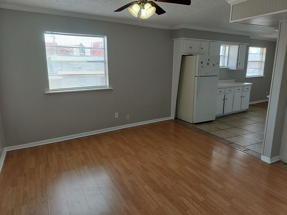 Bronchos Apartments in Edmond, OK next to UCO campus 320 E Edwards St