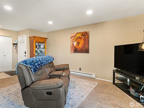 2nd image of 509 2nd Street NE