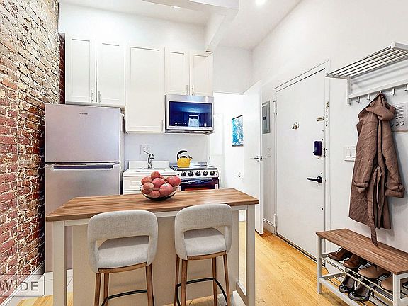 3rd image of 188 E 93rd St APT 4B