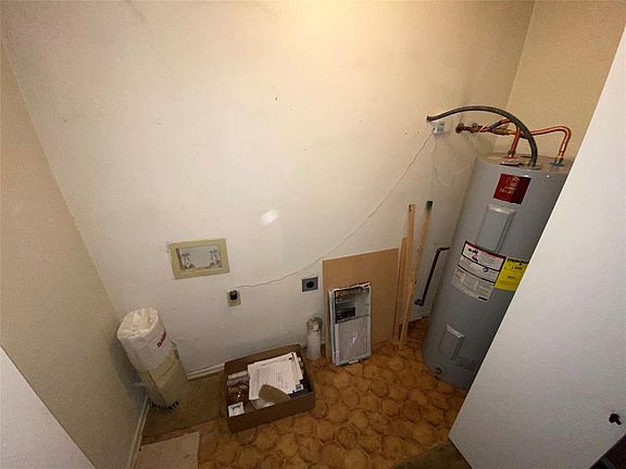 5th image of 14800 Enterprise Dr APT 18C
